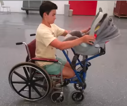 車椅子でも使える「ベビーカー」